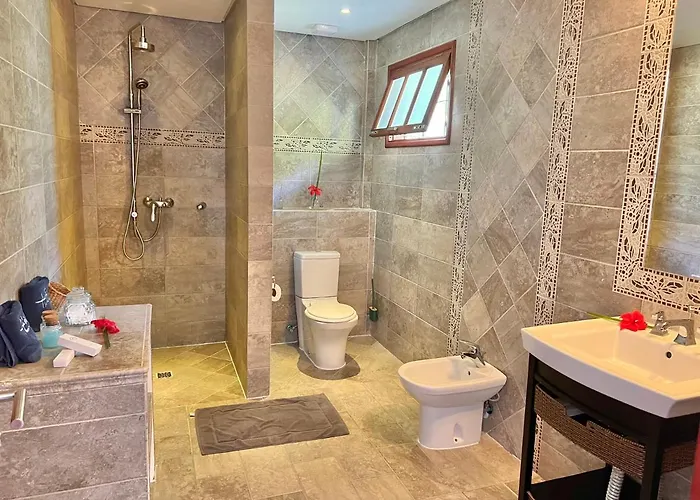 Hilltop Boutique 3* Victoria