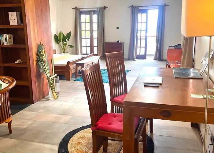Hilltop Boutique 3* Victoria
