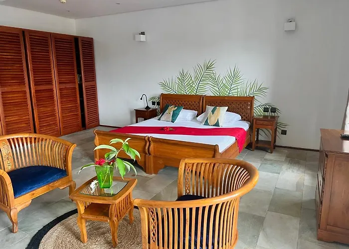 Hilltop Boutique 3* Victoria